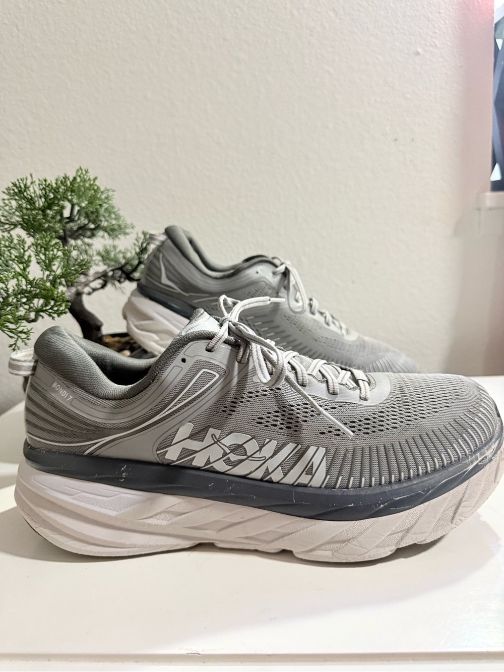 Hoka Bondi 7 men size 12 Gray and White Women's Athletic Running Shoes